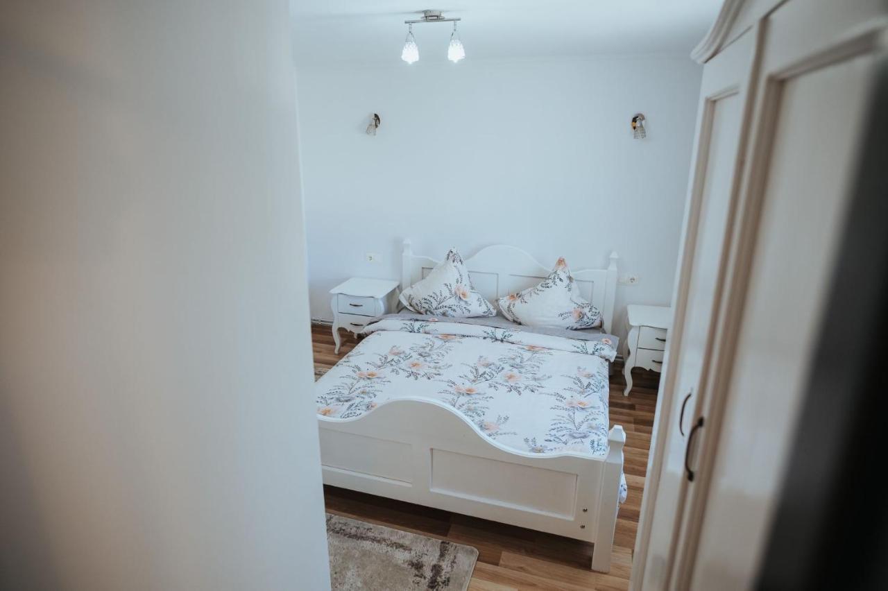 Pensiunea La Lenuta Oncesti  Luaran gambar